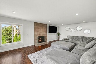 9544 Lake Washington Blvd NE in Bellevue, WA - Building Photo - Building Photo