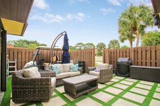 110 N Delaware Blvd in Jupiter, FL - Building Photo - Building Photo