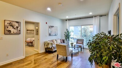 2311 W 10th St in Los Angeles, CA - Building Photo - Building Photo