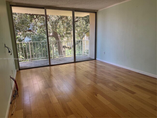 13100 SW 92nd Ave in Miami, FL - Building Photo - Building Photo