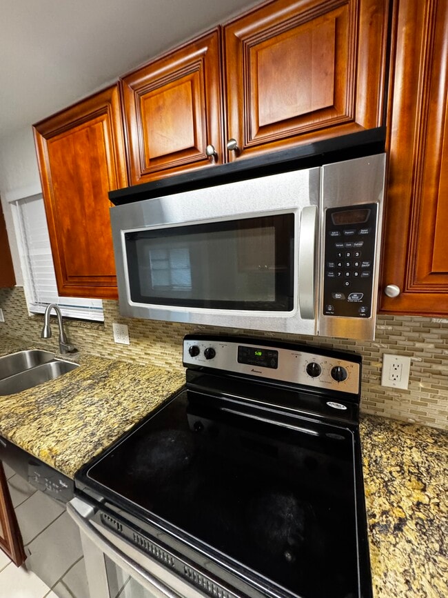 6669 Royal Palm Beach Blvd in West Palm Beach, FL - Building Photo - Building Photo