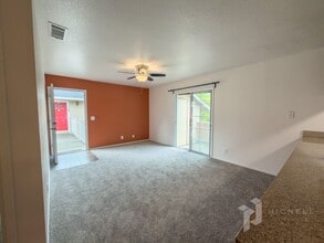2055 Amanda Way in Chico, CA - Building Photo - Building Photo
