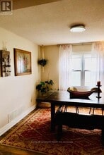 123 Crossland Gate in Newmarket, ON - Building Photo - Building Photo
