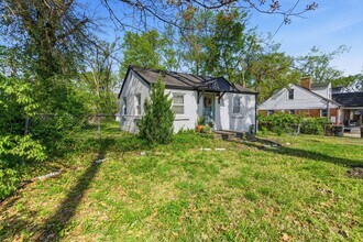 2100 Jones Cir in Nashville, TN - Building Photo - Building Photo