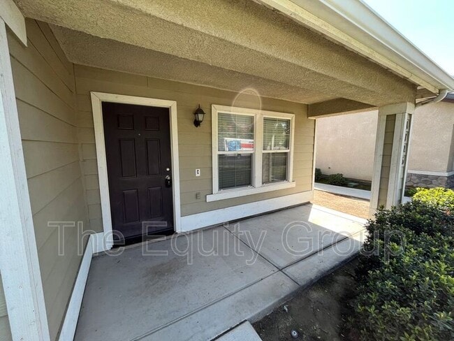 1726 Paseo Del Lago in Tulare, CA - Building Photo - Building Photo