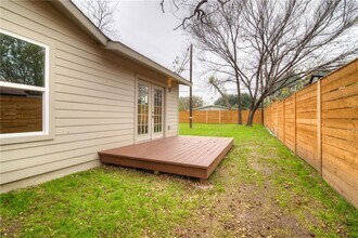 1126 Mark St in Austin, TX - Foto de edificio - Building Photo