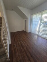 335 E Providencia Ave, Unit 101 in Burbank, CA - Foto de edificio - Building Photo