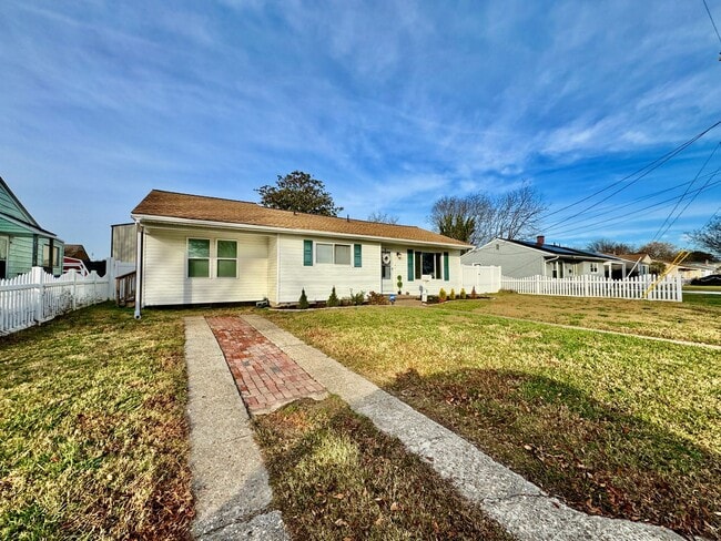 1517 Hedgerow Dr in Virginia Beach, VA - Foto de edificio - Building Photo