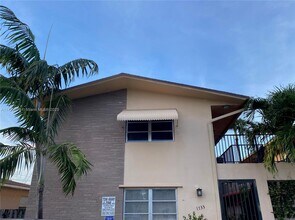 1733 Mayo St in Hollywood, FL - Building Photo - Building Photo