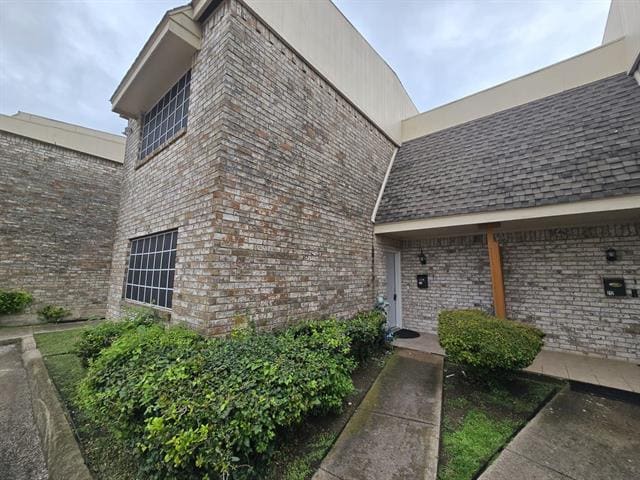 property at 214 Village N Dr