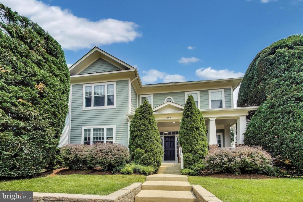 2177 S Glebe Rd in Arlington, VA - Building Photo