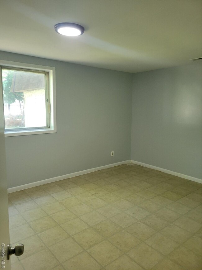 240 Schutt Rd in Middletown, NY - Building Photo - Building Photo
