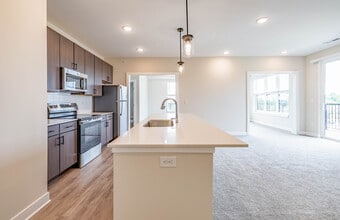 The District at Deerfield Residences in Mason, OH - Foto de edificio - Interior Photo