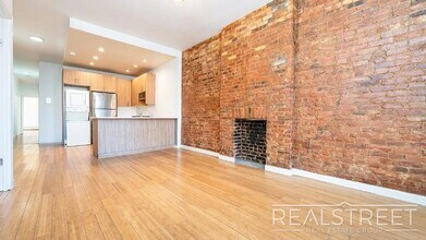 4 Bed 2 bath off the border of Clinton Hill and Bedstuy. in Brooklyn, NY - Building Photo - Building Photo