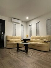 24201 Highlander Rd, Unit FR in Los Angeles, CA - Building Photo - Building Photo