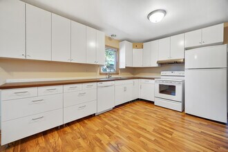 69 E Quincy St-Unit -2 in Riverside, IL - Building Photo - Building Photo