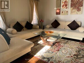 201 Bristol Rd E in Mississauga, ON - Building Photo - Building Photo