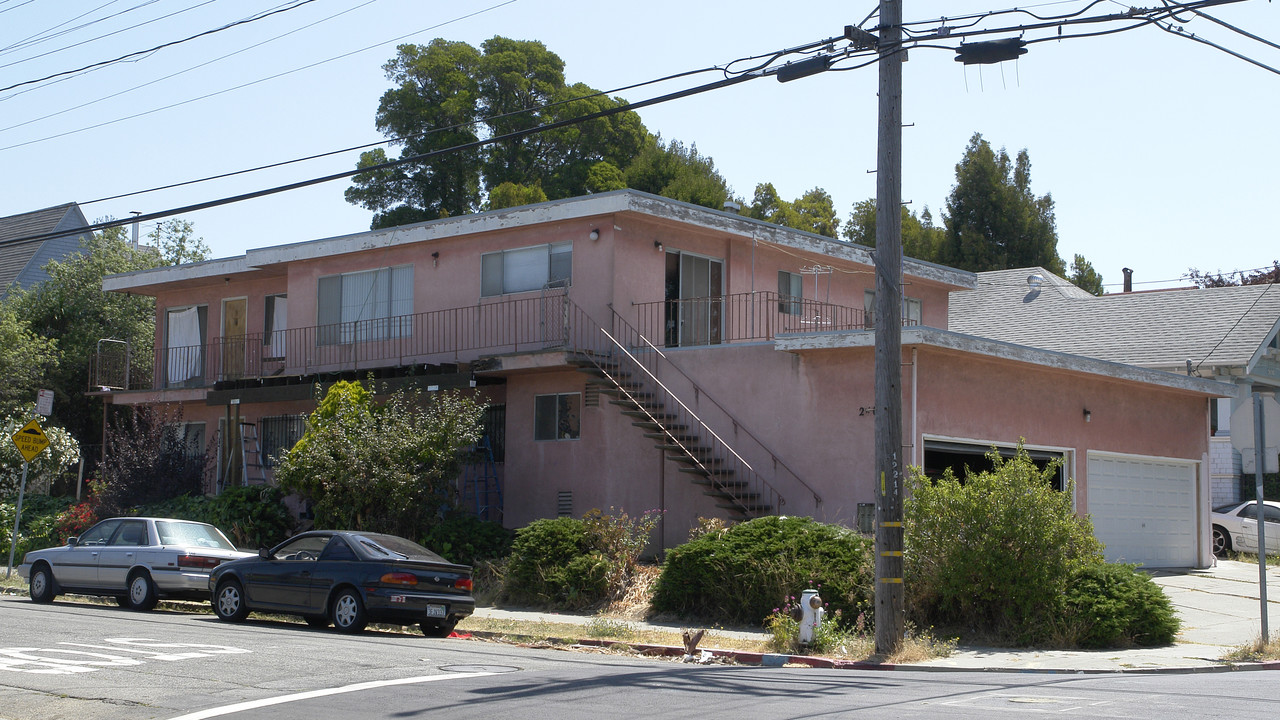 2400 9th Ave in Oakland, CA - Foto de edificio