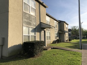 Village Apartments in Port Lavaca, TX - Building Photo - Building Photo