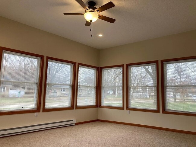 1602 Chance Ct in Adel, IA - Building Photo - Building Photo