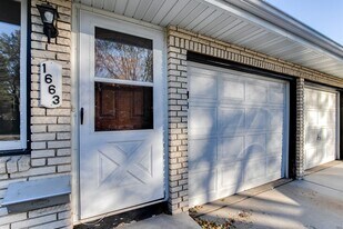 1665-1665 Leone Ave E in St. Paul, MN - Building Photo