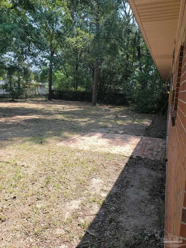 6558 Julia Dr in Milton, FL - Building Photo - Building Photo