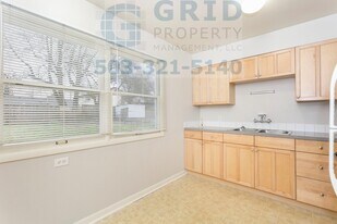 7015 N Syracuse St in Portland, OR - Building Photo