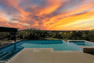 4700 Topacio Dr in Spicewood, TX - Foto de edificio - Building Photo