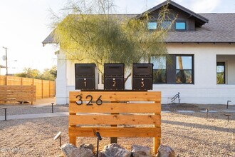 326 N 17th Dr in Phoenix, AZ - Building Photo - Building Photo