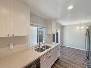903 N Fig St in Escondido, CA - Foto de edificio - Building Photo