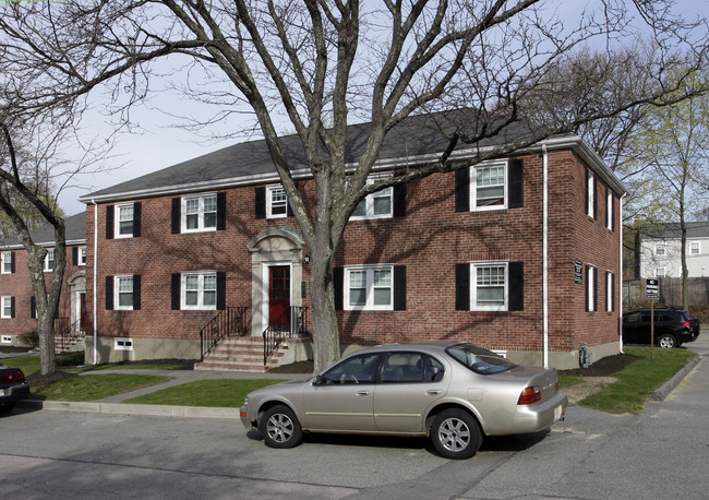 Meadowbrook Apartments in Quincy, MA - Foto de edificio - Building Photo