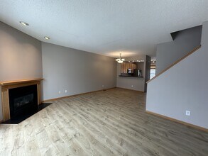 405 Village Pkwy in Circle Pines, MN - Building Photo - Building Photo