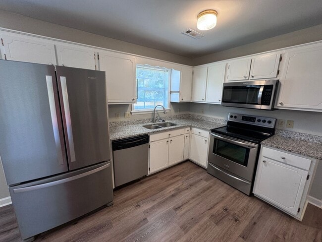 property at 1000 Creekside Pl