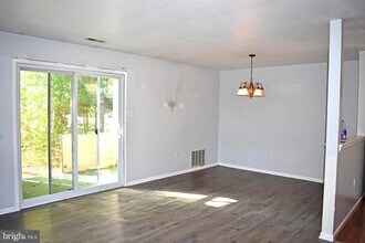 27 Pin Oak Ln in Little Egg Harbor Township, NJ - Foto de edificio - Building Photo