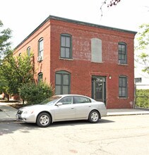 206-210 Otis St in Cambridge, MA - Foto de edificio - Building Photo