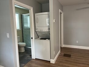 402 1/2 W Pine St, Unit 402 half in Johnson City, TN - Building Photo - Building Photo