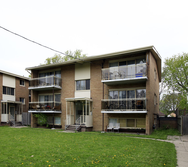 18 Hotspur Rd in Toronto, ON - Building Photo - Primary Photo