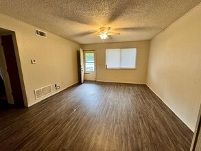 2074 N Gregg Ave in Fayetteville, AR - Building Photo - Building Photo