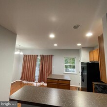 129 Winterberry Way in Woodbury, NJ - Building Photo - Building Photo