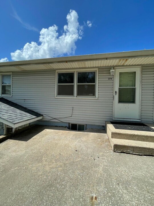 304 W Neosho St in New Strawn, KS - Building Photo