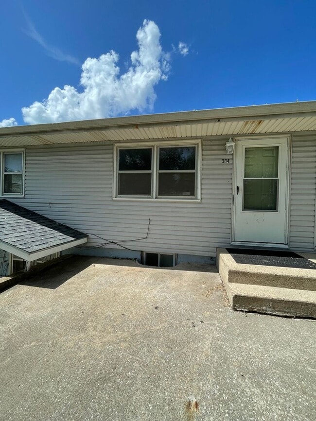 property at 304 W Neosho St