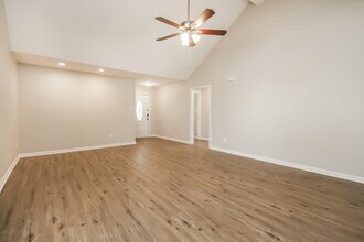 918 Chase Park Dr in Bacliff, TX - Building Photo - Building Photo