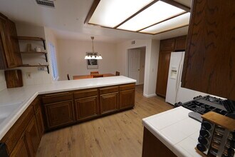 1000 E California Blvd, Unit 207 in Pasadena, CA - Building Photo - Building Photo