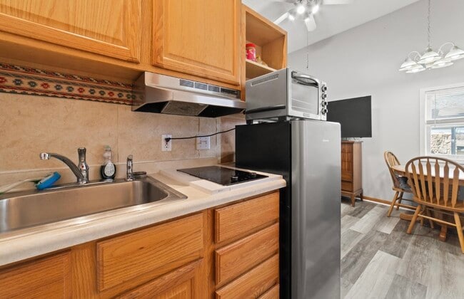 669 Modesto St, Unit B in Gaylord, MI - Foto de edificio - Building Photo