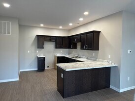 605 E 1st St in Monticello, IA - Building Photo