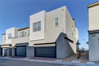 1420 Song Lark Ln in Las Vegas, NV - Building Photo - Building Photo