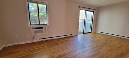 60 Whisconier Rd in Brookfield, CT - Building Photo - Building Photo