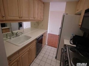 111 Cherry Valley Ave-Unit -511 in Garden City, NY - Building Photo - Building Photo
