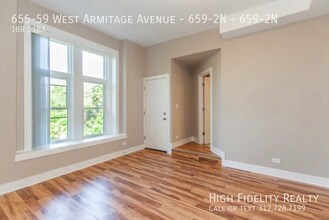 655 W Armitage Ave in Chicago, IL - Foto de edificio - Building Photo
