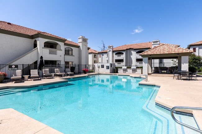 Be Mesa in Mesa, AZ - Foto de edificio - Building Photo